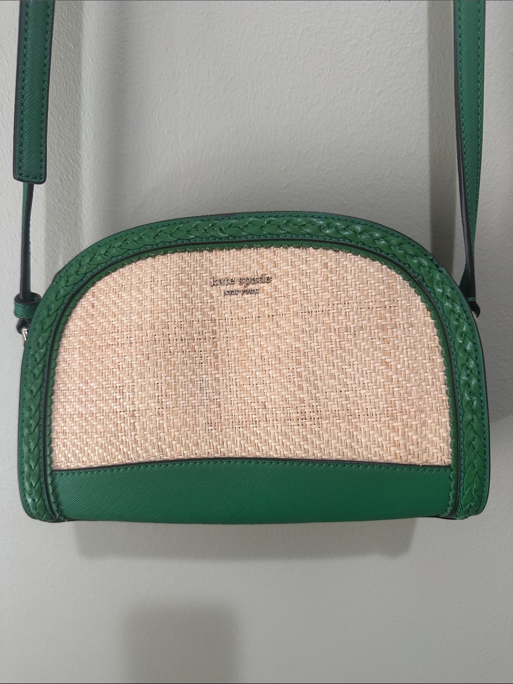 🎆Kate spade Green and Natural Straw Dome Crossbody